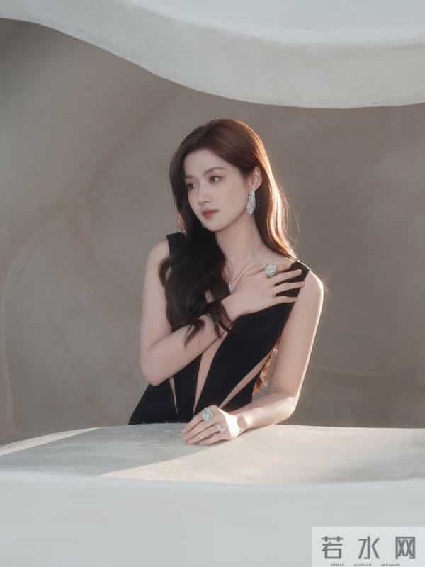 卢昱晓妩媚多姿性感神秘