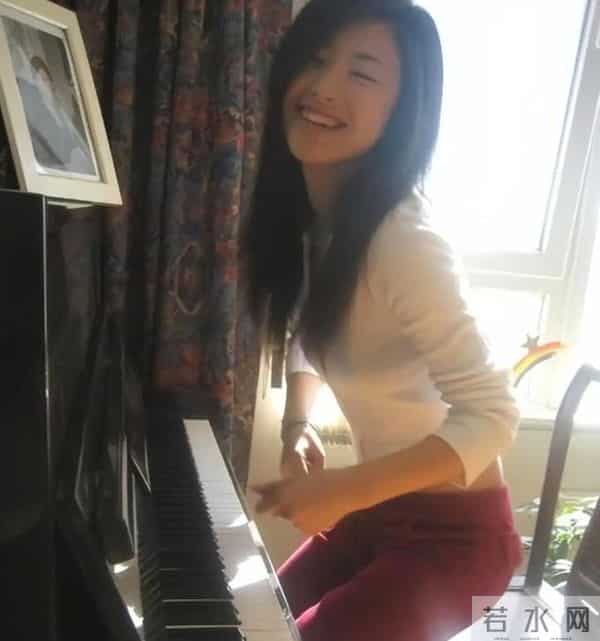 人老珠黄?41岁朱珠现身机场,白发明显皱纹也多,断崖衰老不敢认