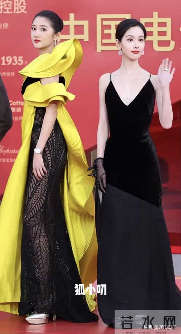 关晓彤、陈都灵亮相金鸡奖红毯 一个美得大气 一个宛如优雅的黑天鹅