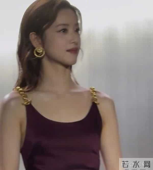 婚变风波不到半个月,31岁章泽天喜提新身份,担心的事还是发生了