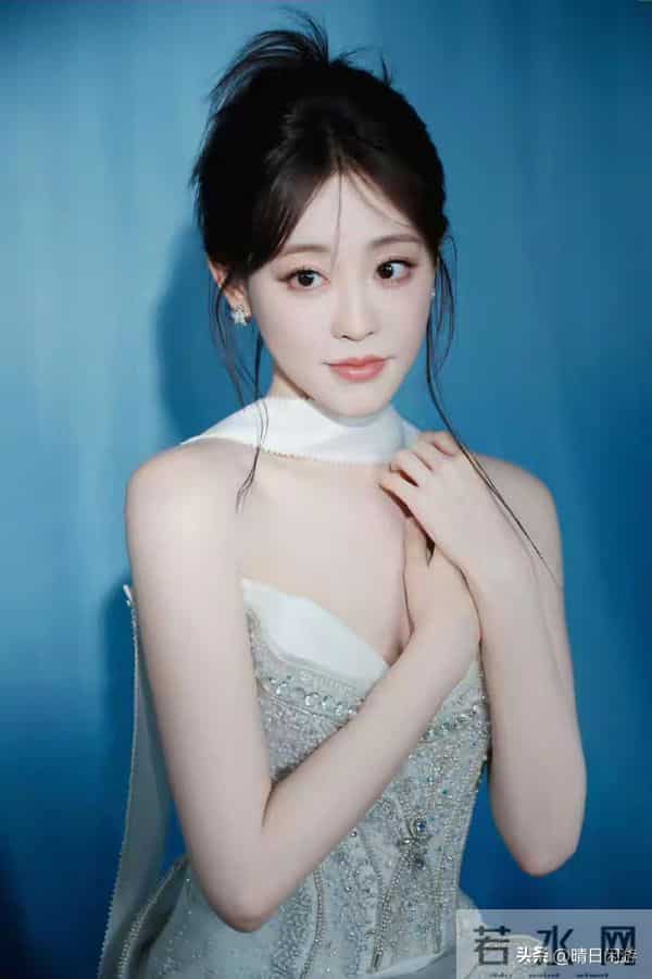 祝绪丹 白白嫩嫩，水水润润，自带发光滤镜！这状态绝了～