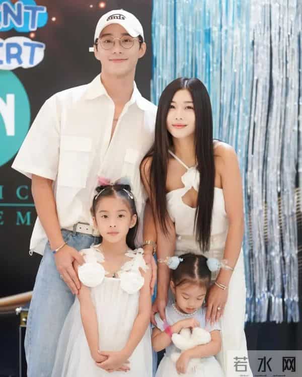 泰星徐志贤一家四口出席活动,在家里我是严父,但我很爱两个女儿
