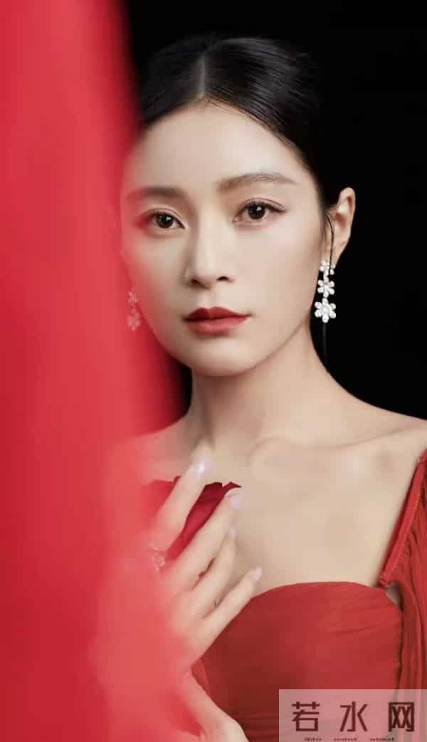 王媛可，肤白貌美：写真欣赏。