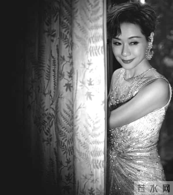 精修图VS生图:关晓彤膀大腰圆,倪妮老气了不少,辛芷蕾选错裙子