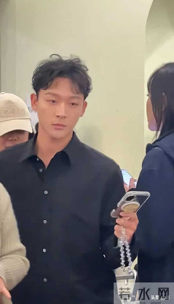 31岁张晚意现身悉尼,一头小卷发很可爱,状态看上去有点疲惫!