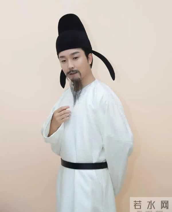 饭喂到嘴里都不会吃,不受戏曲圈待见的李玉刚 为自己的行为买了单