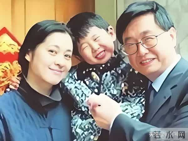 66岁倪萍公开给儿子催婚,26岁不结婚不恋爱,赚再多钱也没用