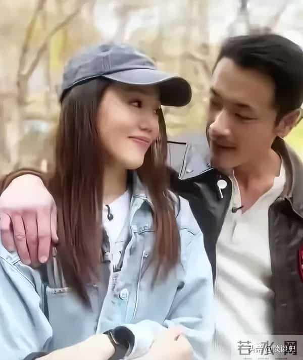 母亲是影后，丈夫是著名演员，公公是央视名嘴，34岁的她在当网红