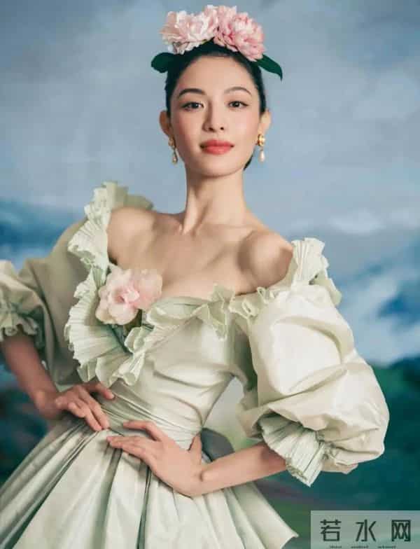 继抢C位后，钟楚曦再次让所有人刮目相看，32岁的她到底什么来头