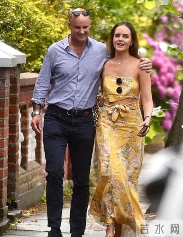 英国板球传奇人物将与小18岁的女友结婚，其前妻7年前病逝