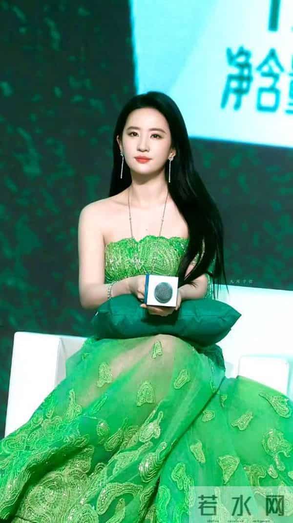 刘亦菲透明装近距离拍照,摄影师做梦都会笑醒吧!