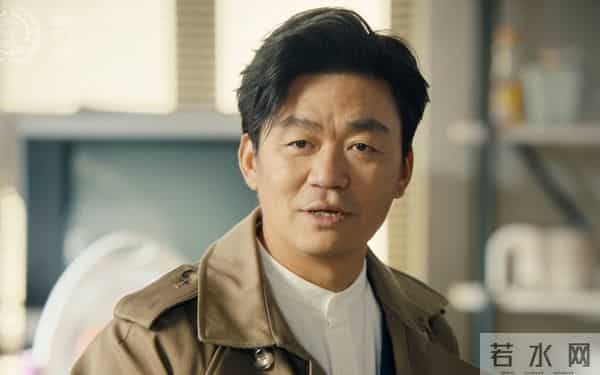 王宝强机场生图帅出新高度，最后受益的却是王一博