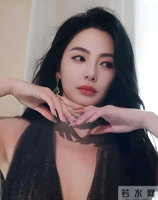 3大“老牛吃嫩草”的女星，个个有颜有钱，偏偏对小鲜肉爱不释手