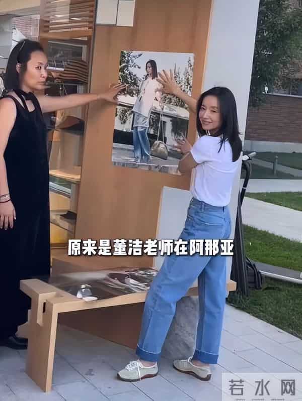 董洁和圈内好友聚餐,一人一瓶茅台显壕气!董洁脸色通红疑喝高!