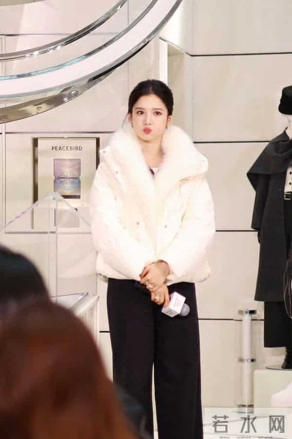 张婧仪亮相太平鸟活动!糯米团子般软糯可爱,冬日温婉气质太治愈