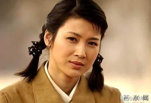 为了嫁50亿富豪，狠心抛弃同居5年的周一围，现今她却活成了笑话