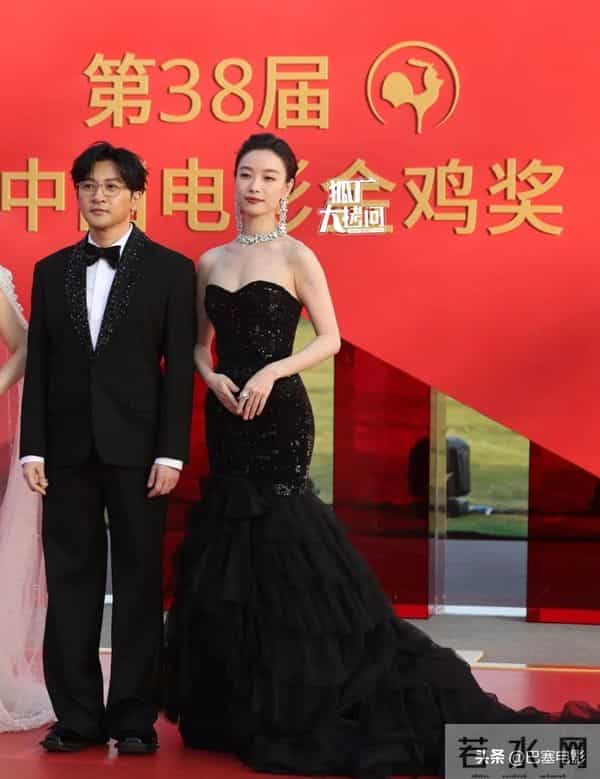 2025金鸡奖:千玺拿影帝,倪妮腰臀比惊人,辛芷蕾、关晓彤乱穿