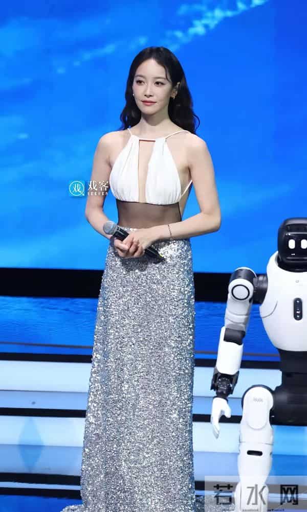 宋茜金鸡开幕式腹肌太火热了反而觉得越来越有特别的气质和美了