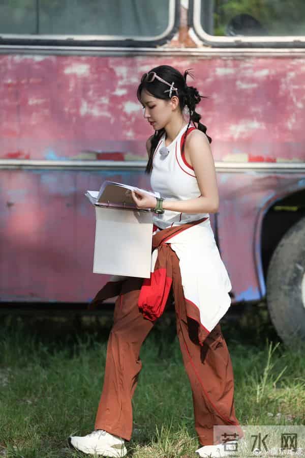 程潇节目照 身材还是那么好 状态看着还不错