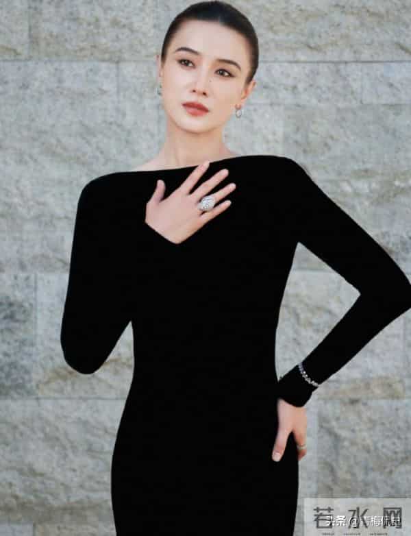 金鸡奖红毯:关晓彤衣服太丑,叶童装嫩,宋佳大露背,倪妮赢麻了