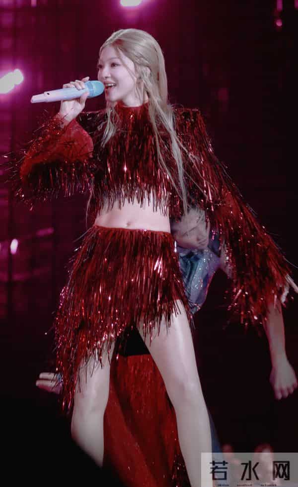 张韶涵演唱会造型,大胆又火辣,真的很带感