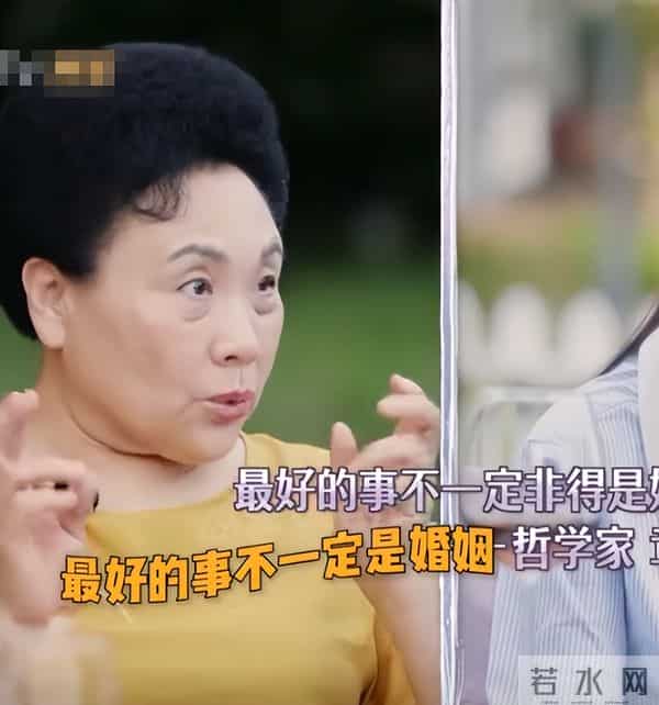 面相变了!伊能静现身艺术论坛皮松肉垮,穿奶奶裤难掩疲态显老态