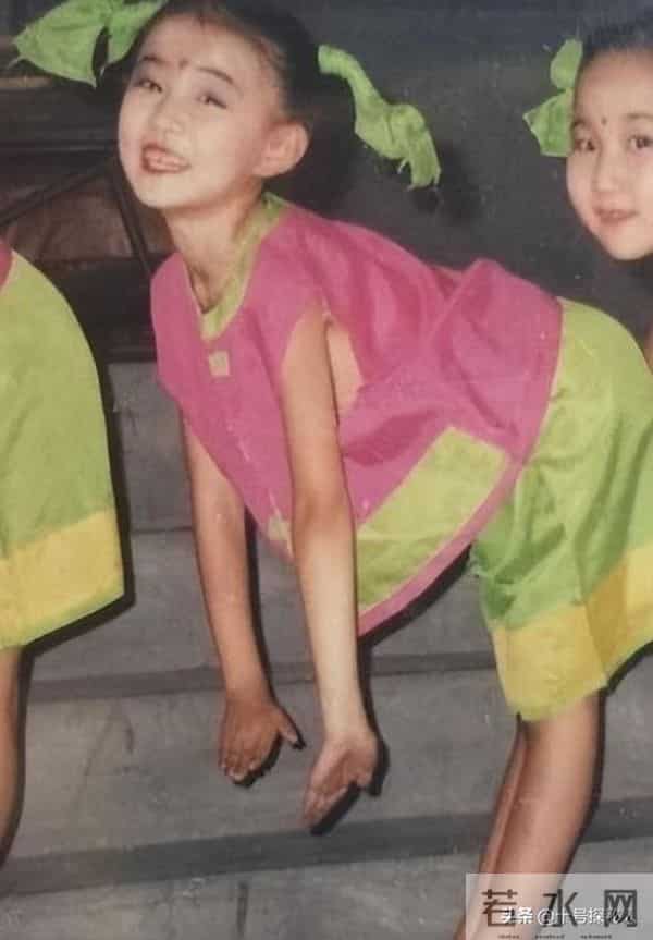 她是演员中的女富豪,多辆豪车轮流开,现在45岁却活得像20岁