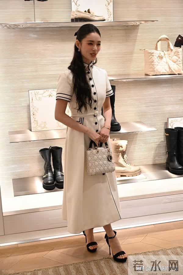 林允现身上海恒隆周年庆出席Dior探店活动