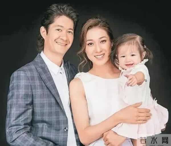 钟嘉欣婚变后续:亲口否认传闻,笑着说正和老公筹备十周年纪念日