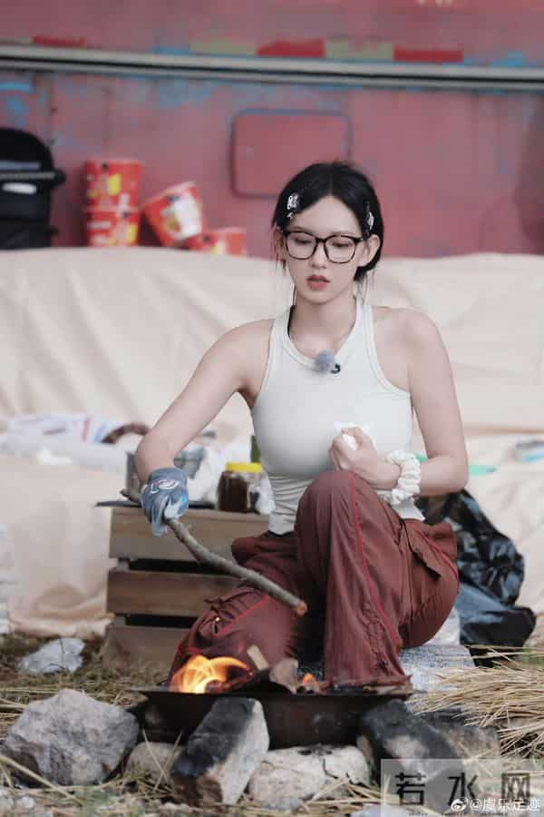 程潇节目照 身材还是那么好 状态看着还不错