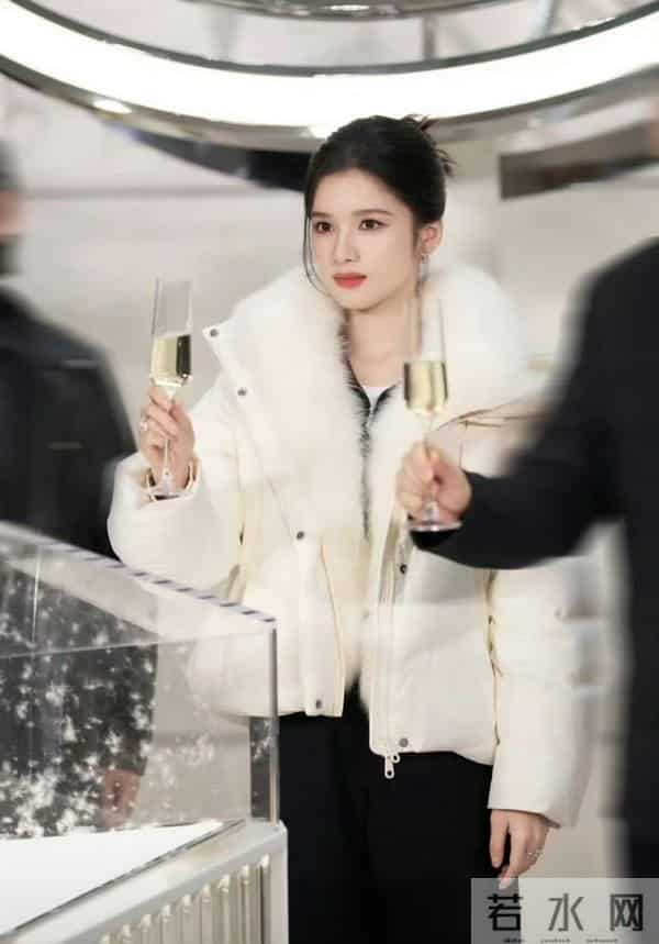 张婧仪亮相太平鸟活动!糯米团子般软糯可爱,冬日温婉气质太治愈