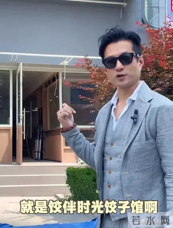 53岁仍未婚，有北京户口却为母亲定居青岛，谭凯坦言从没后悔过