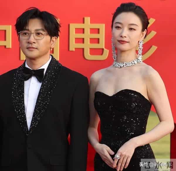 金鸡奖红毯生图来了！倪妮珠宝抢镜，关晓彤背厚，辛芷蕾礼服过季