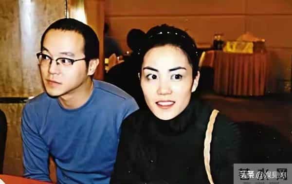 王菲没想到，自己56岁的前夫如今隐居阿那亚，把生活过成了一首诗