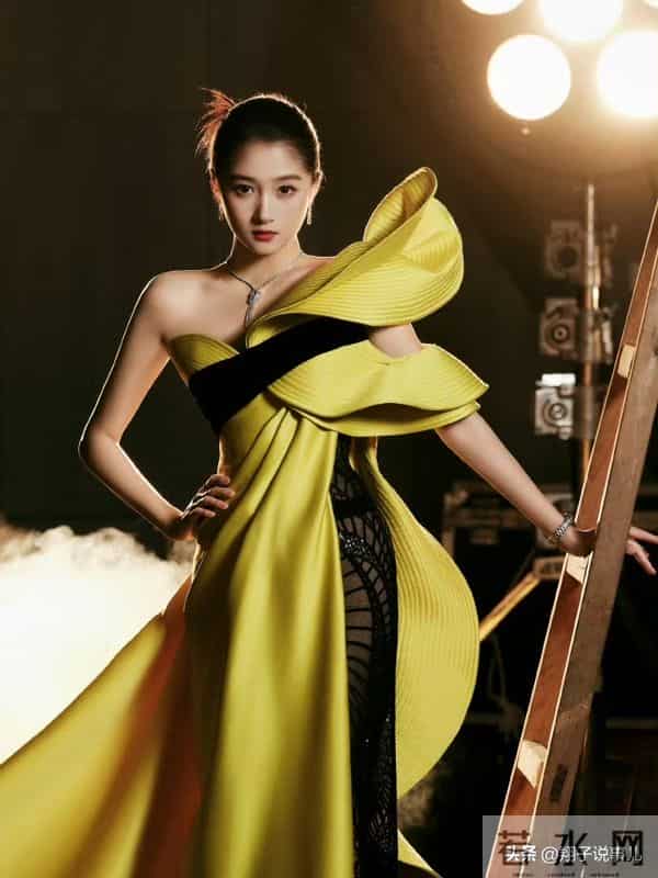 金鸡最大惊喜！关晓彤绿裙高定，美出成熟女人的底气！