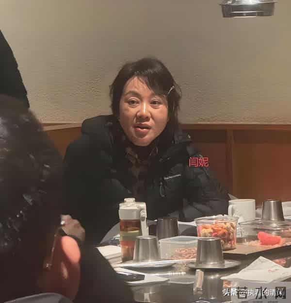 闫妮在沈阳烤肉店,任素汐吐雾抢眼,桌上没肉全是干果!