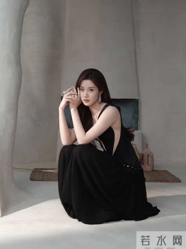 卢昱晓妩媚多姿性感神秘