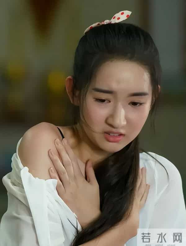 瘦到脱相？43岁的贾玲罕见露面，脸跨不平、又瘦又"颓"，令人唏嘘