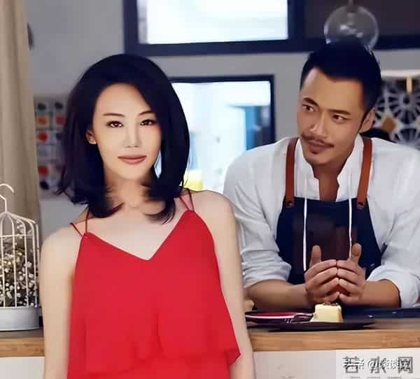 母亲是影后，丈夫是著名演员，公公是央视名嘴，34岁的她在当网红