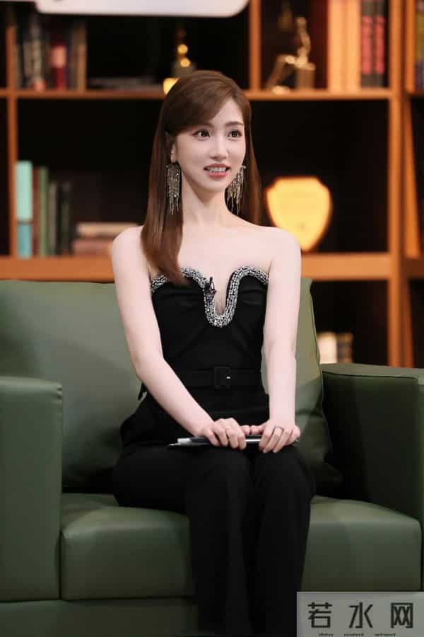 张纯烨，黑色妆造，柔美怡人