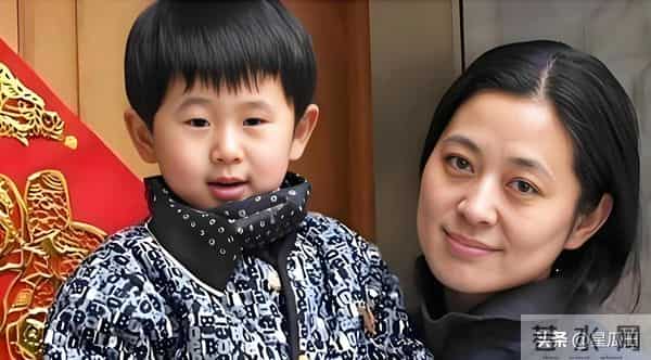 他是青年导演，也是倪萍继子，他的一句话让倪萍热泪盈眶