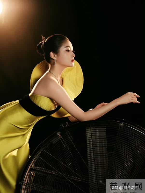 金鸡最大惊喜！关晓彤绿裙高定，美出成熟女人的底气！