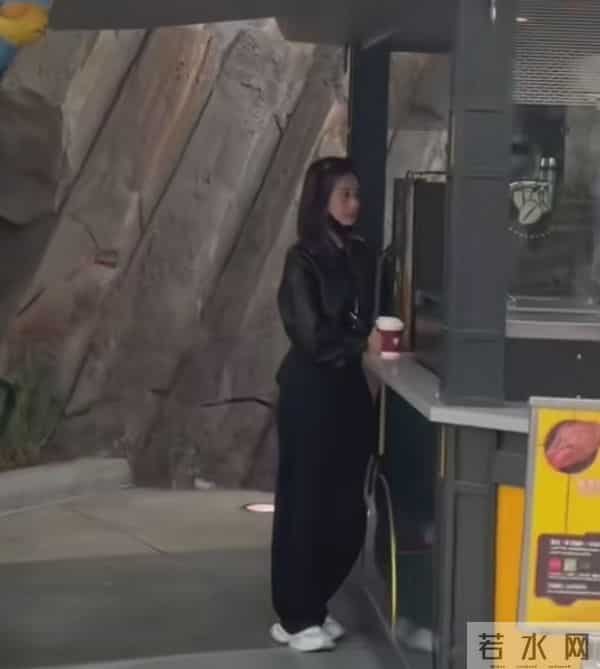 环球偶遇颖儿，真人又白又瘦，比例超好，比电视上漂亮100倍！