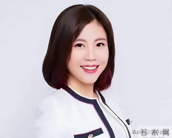她是珠江台最红主持人之一，拒为相亲老公离职，结婚生女恩爱如初