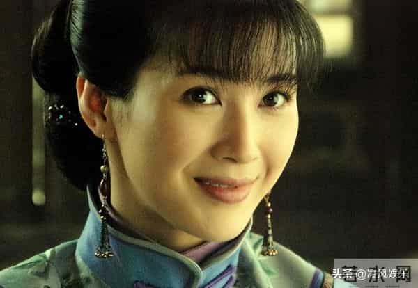 为了嫁50亿富豪，狠心抛弃同居5年的周一围，现今她却活成了笑话