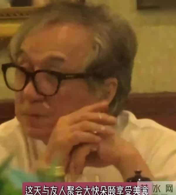 71岁成龙满头白发:儿子不成材女儿在外流浪,25亿身家捐一半?