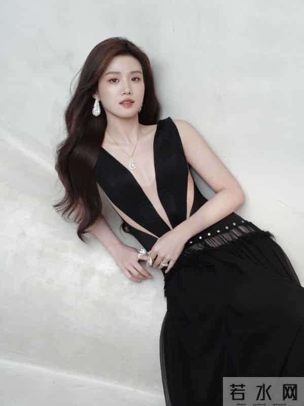 卢昱晓妩媚多姿性感神秘