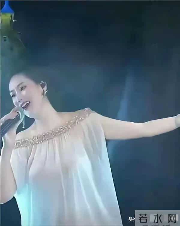 救命！现在看演唱会都这穿搭？是我跟不上潮流了？