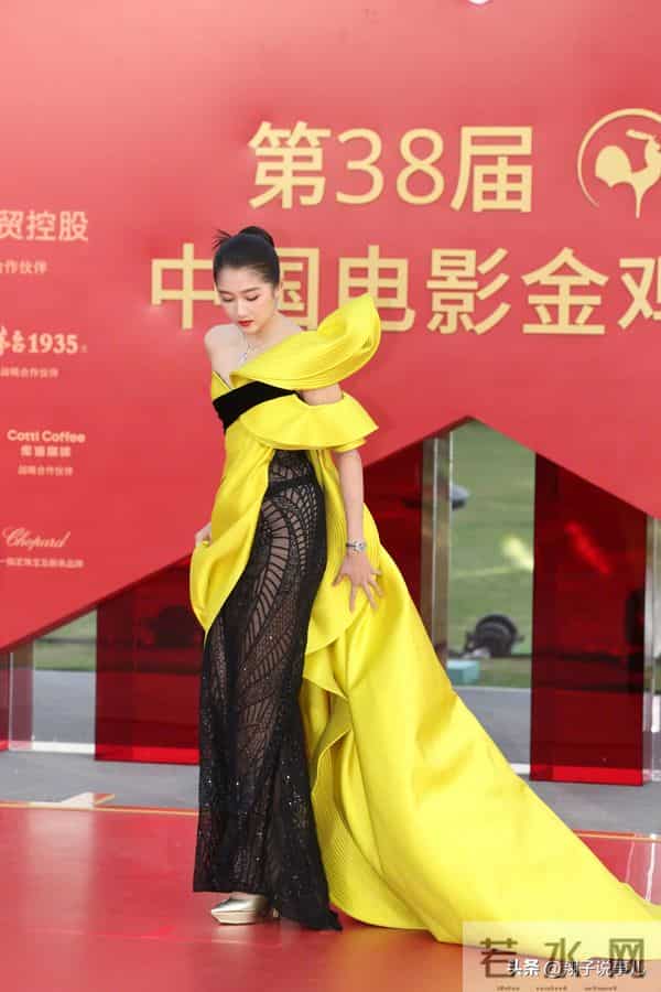 金鸡最大惊喜！关晓彤绿裙高定，美出成熟女人的底气！