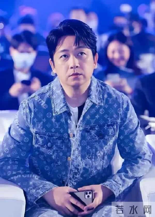 离婚13年后，51岁潘粤明再次官宣喜讯，成为前妻需要仰望的存在